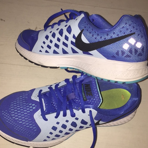 pink and white nike zooms